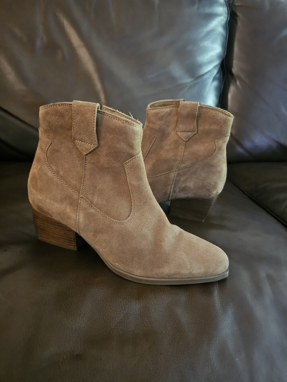 Seychelles Suede Ankle Booties in Taupe Brown Size 9